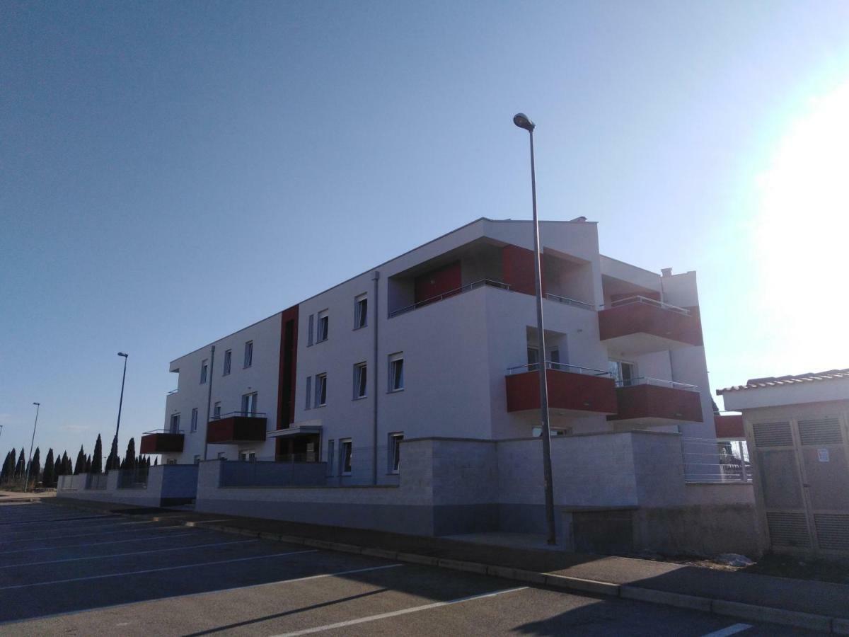 Holly Apartman Umag Bagian luar foto