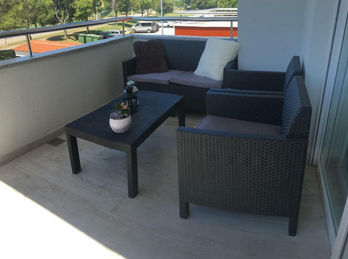 Holly Apartman Umag Bagian luar foto